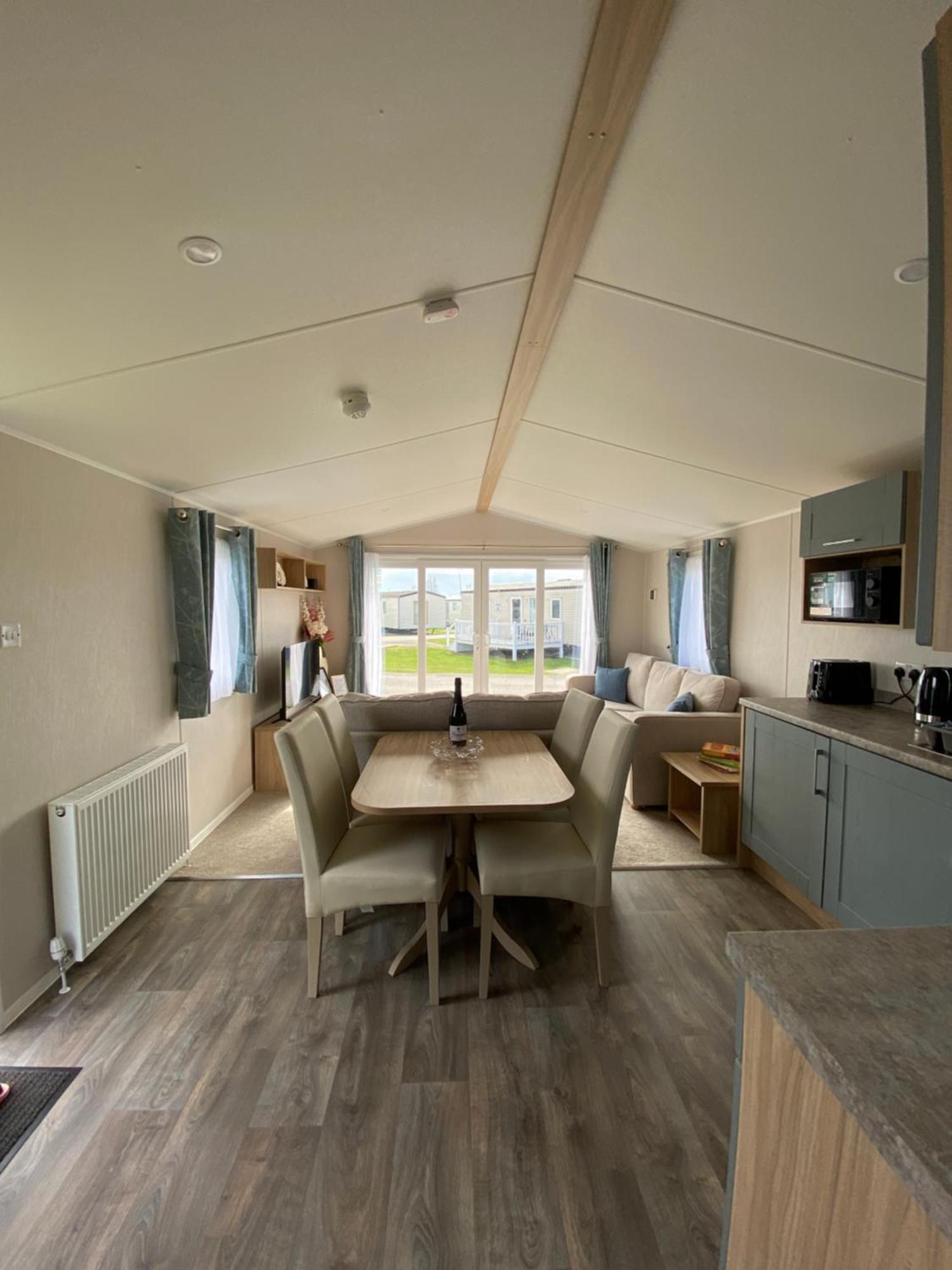 Verbzen Holiday Caravan At St Osyth Beach, Clacton-On-Sea By Verb Holidays Saint Osyth Exterior foto